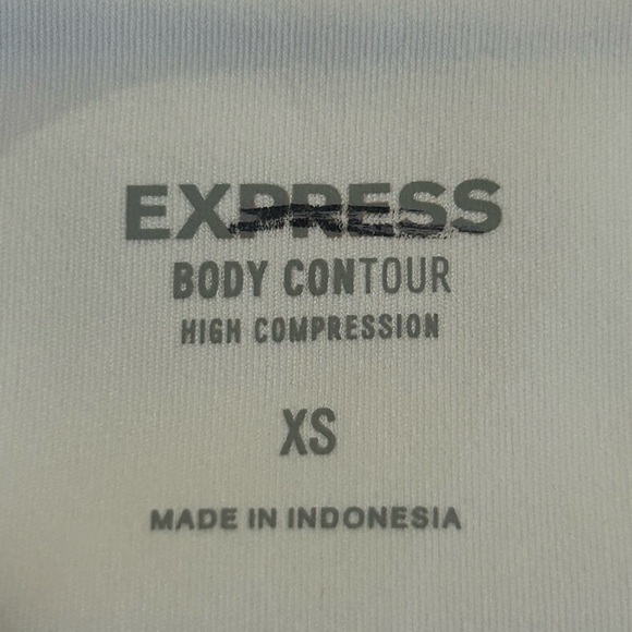 Express Body Contour High Compression Sweetheart Neckline Cropped Tank - Picture 5 of 5